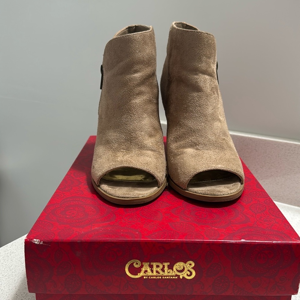 Carlos Santana suede jade flax ankle boot 6.5M
